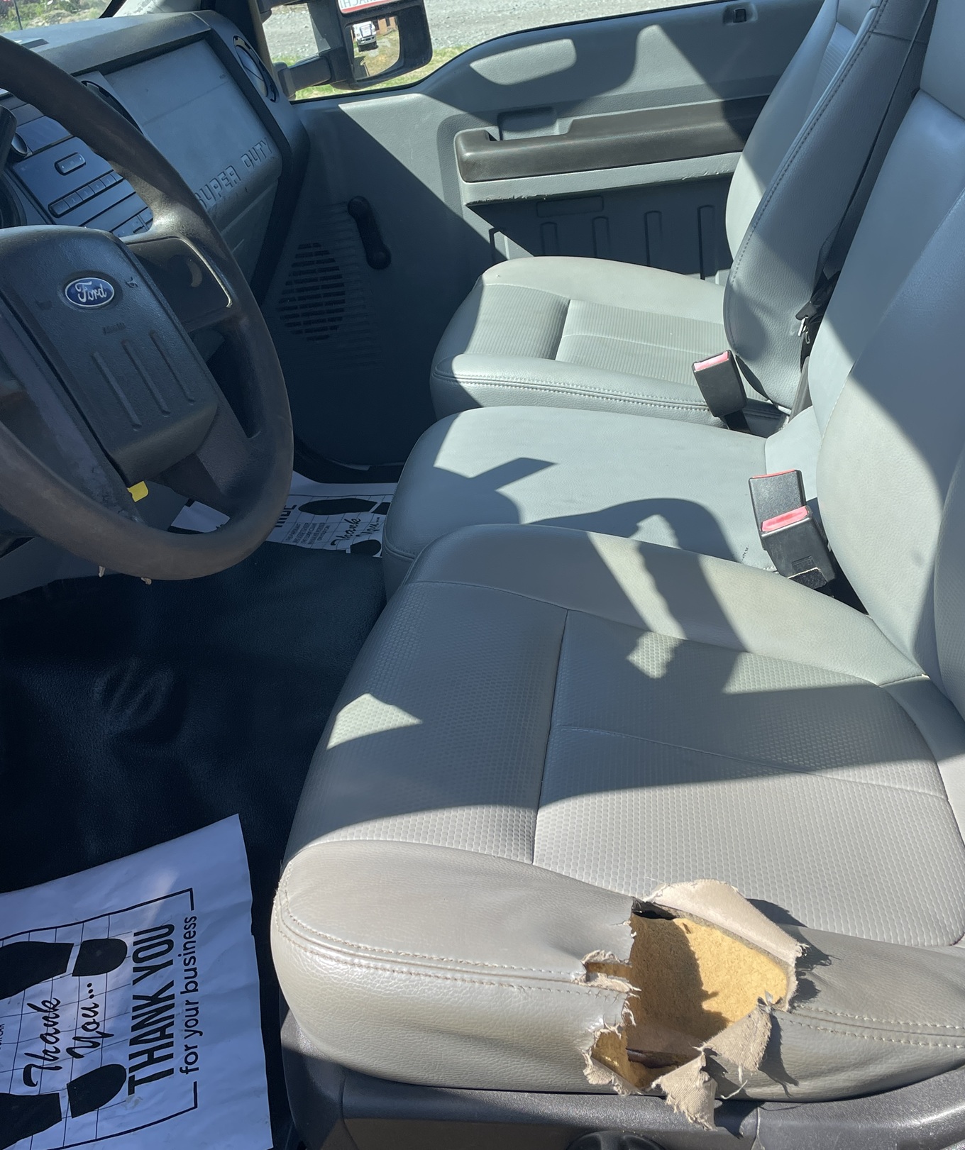 2013 FORD F550 Flatbed Liftgate - Image 14